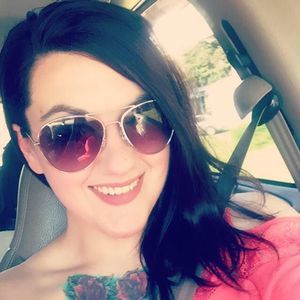 Meet your Posher, Elena